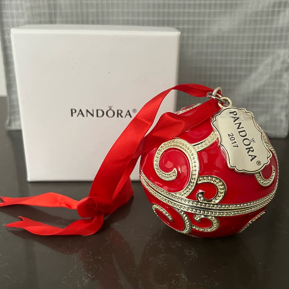 Pandora 2017 Christmas Spectacular Rockettes charm holder/ornament with box
